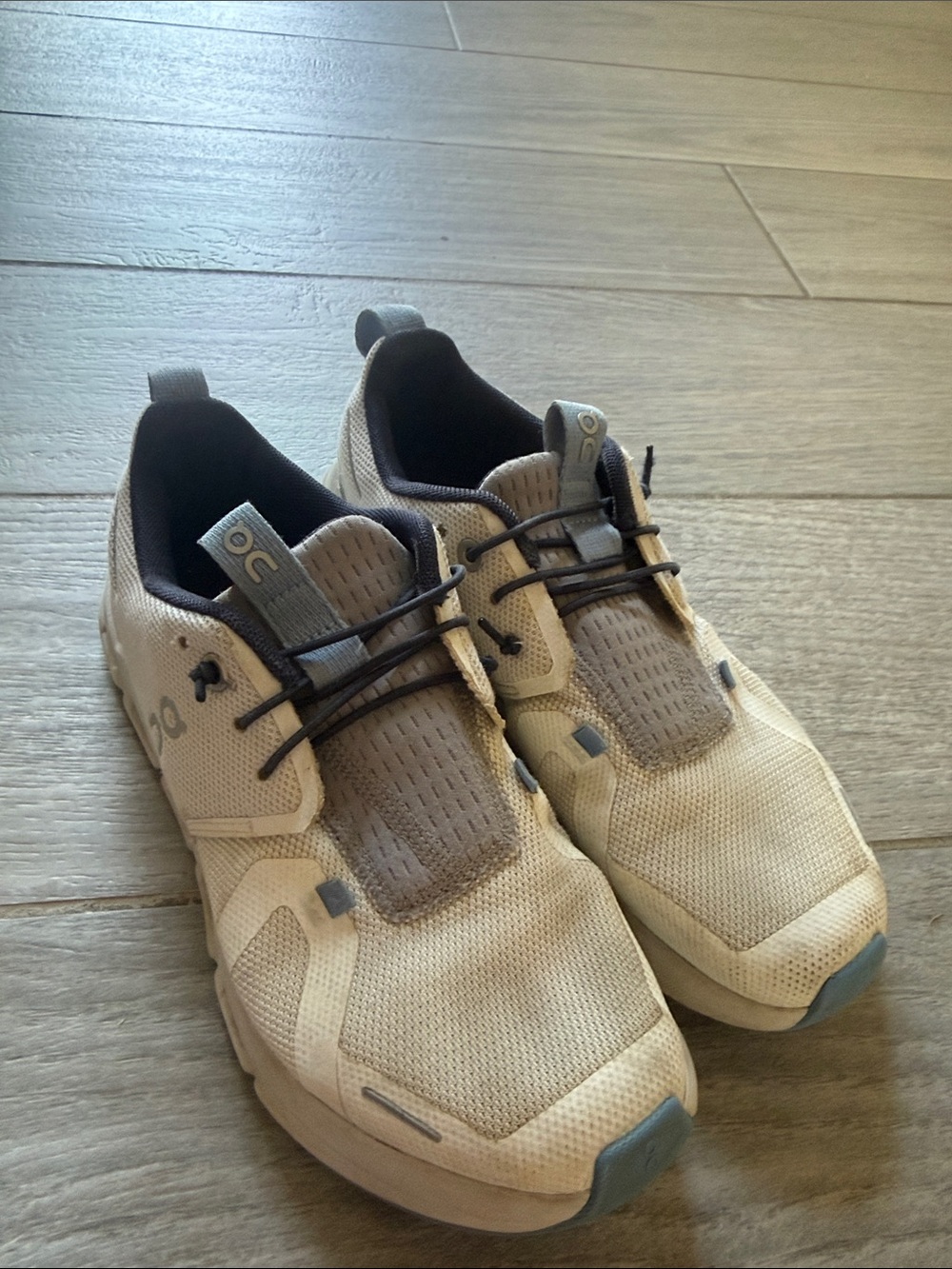 On Boy shoes Size 4